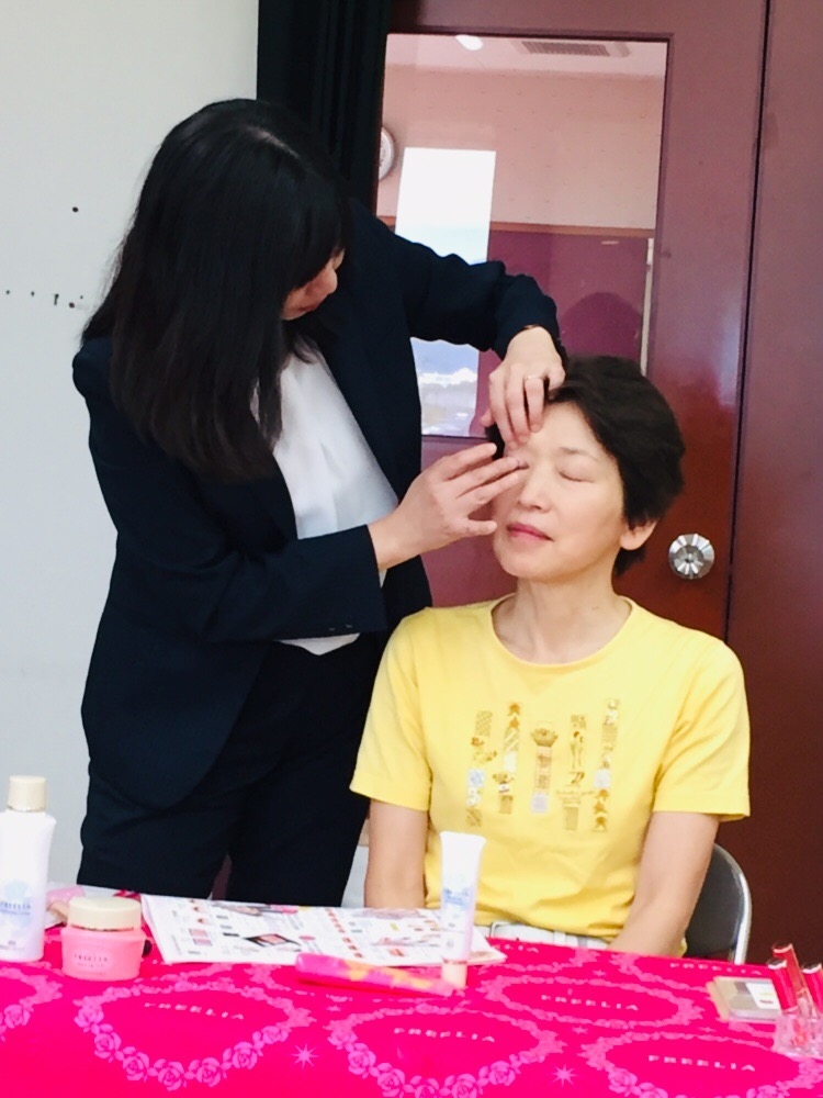 株式会社ナリス化粧品 商品セミナー ~お肌のチェックをしてみませんか?~
【美作エリア向陽・院庄コープ委員会】
