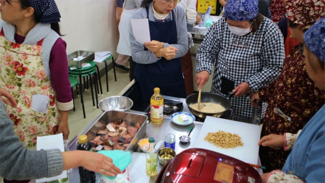 年末おすすめ商品試食会
【倉敷エリア老松南コープ委員会】