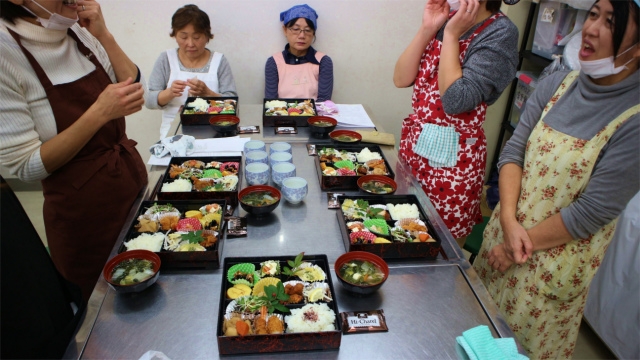 年末おすすめ商品試食会
【倉敷エリア老松南コープ委員会】