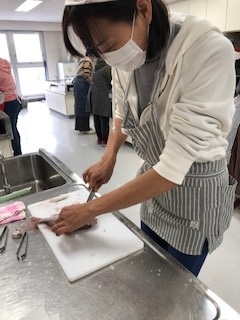 お魚料理にチャレンジしよう!～食卓から考える環境～
【岡山東エリア未来、つながるPＪ】