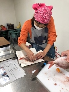 お魚料理にチャレンジしよう!～食卓から考える環境～
【岡山東エリア未来、つながるPＪ】