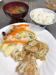 お魚料理にチャレンジしよう!～食卓から考える環境～
【岡山東エリア未来、つながるPＪ】