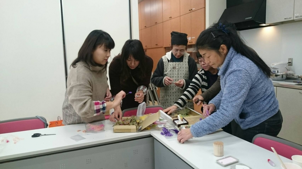 アロマストーン作りと年末おすすめ商品の試食
【岡山東エリア瀬戸南コープ委員会】