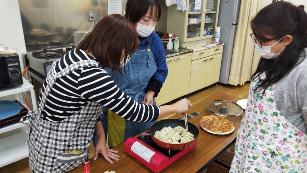 餃子のおいしい焼き方実演&試食
【井笠エリア六条院コープ委員会】