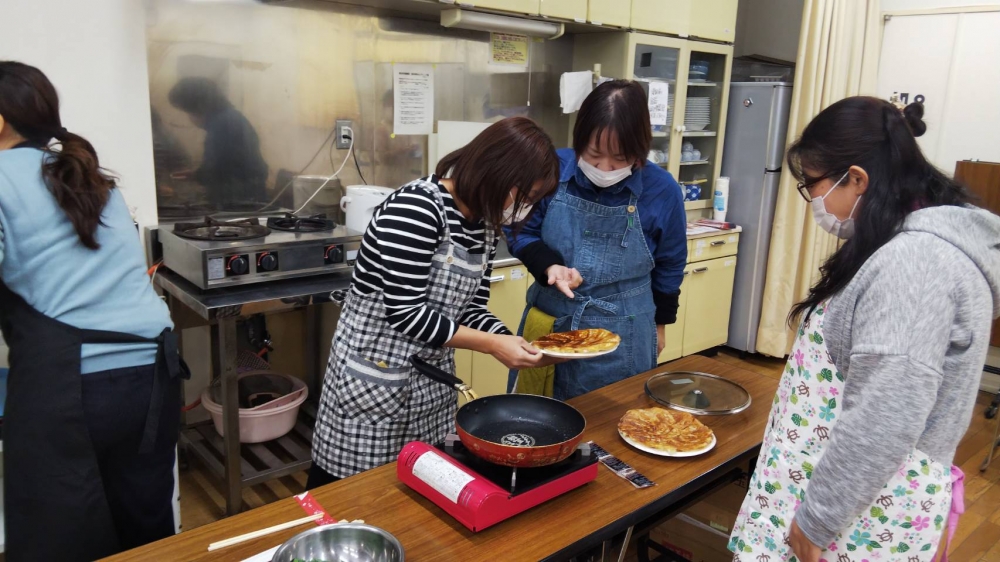 餃子のおいしい焼き方実演&試食
【井笠エリア六条院コープ委員会】