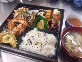 年末おすすめ商品&Cコレ商品   こだわりの松花堂弁当
【倉敷エリア大高東コープ委員会】