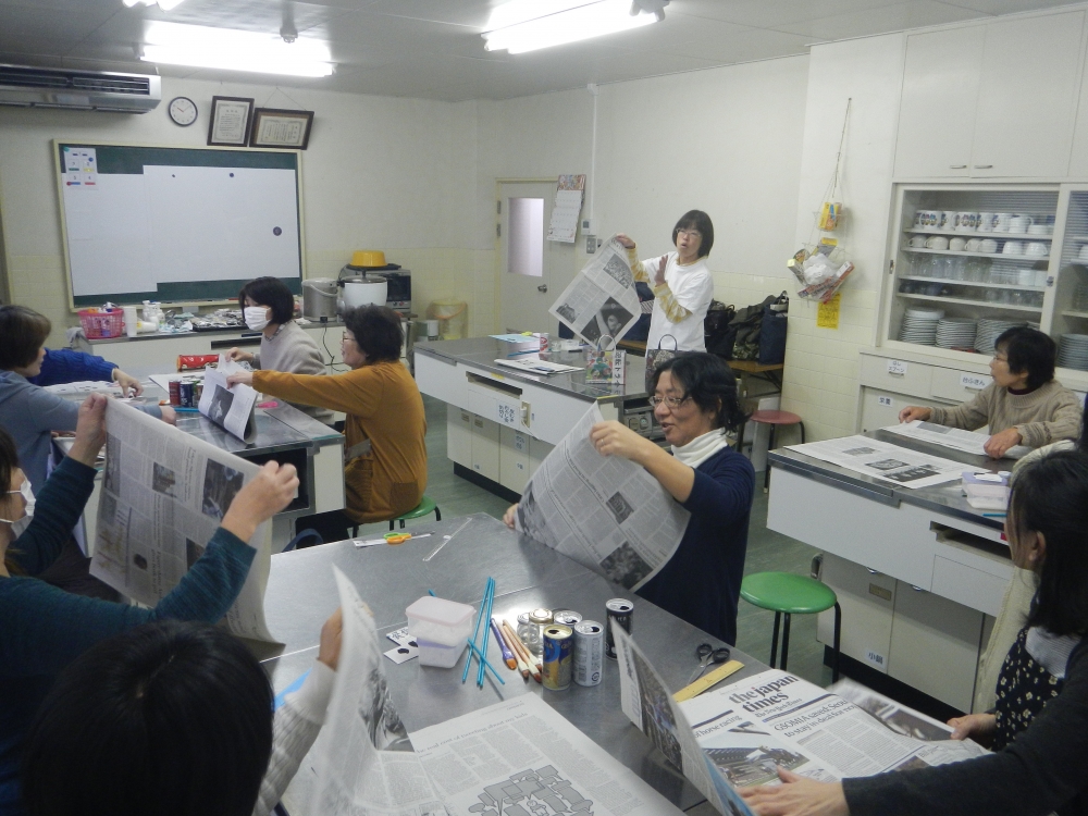 新聞紙でエコバックを作ろう!! 
【井笠エリア笠岡東コープ委員会】