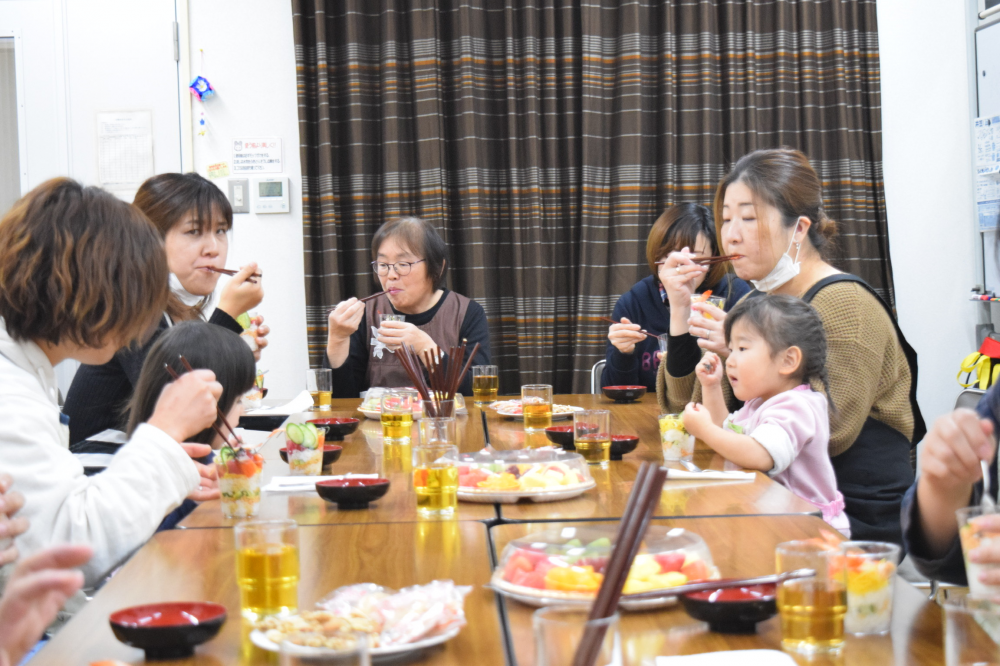 ひなまつり先取り企画   カップ寿司パーティー
【井笠エリア里庄コープ委員会】