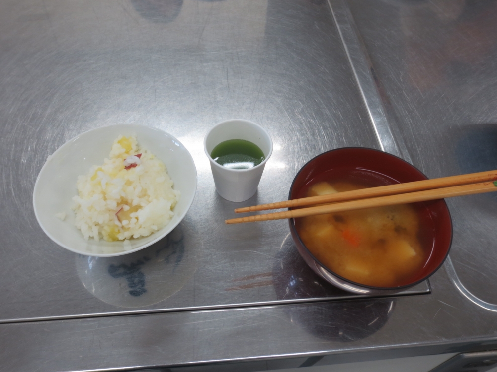 いきいきカフェ～うたって、笑って、あしたも元気～
【岡山東エリアいきいき委員会】