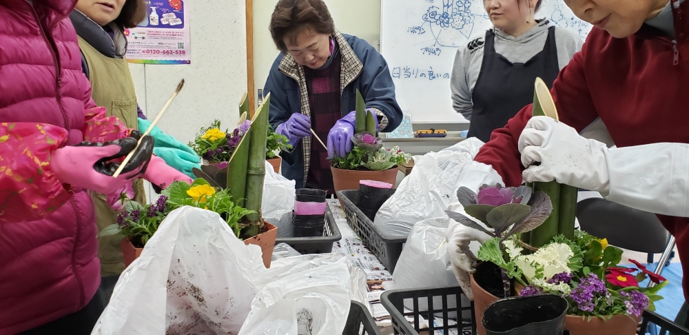 年忘れ試食会&迎春プチ寄せ植えをしよう💛
【備北エリア新見南コープ委員会】