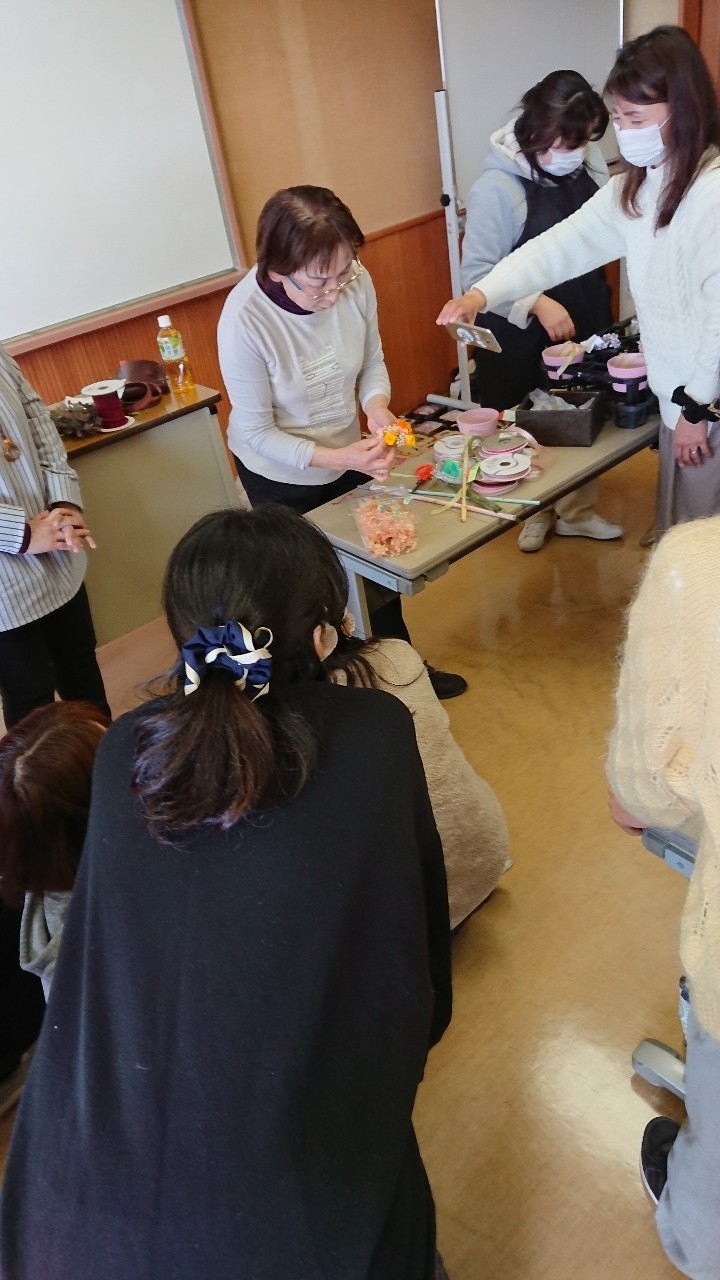 プリザーブドフラワーで作るコサージュorアレンジフラワー
【岡山西エリア福浜コープ委員会】