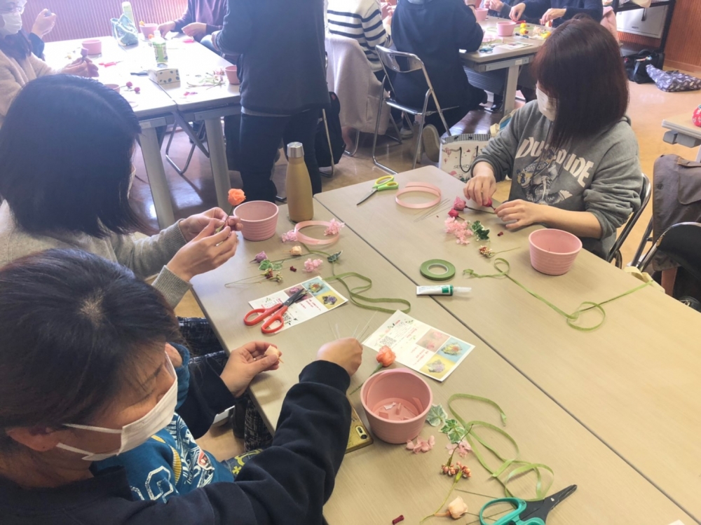 プリザーブドフラワーで作るコサージュorアレンジフラワー
【岡山西エリア福浜コープ委員会】