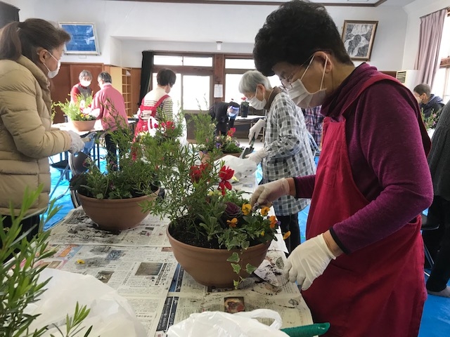 「楽しい寄せ植え」
【岡山西エリア牧石北コープ委員会】