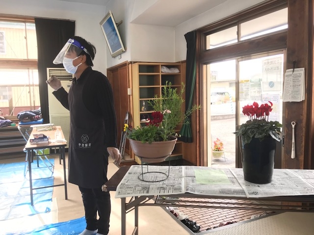 「楽しい寄せ植え」
【岡山西エリア牧石北コープ委員会】