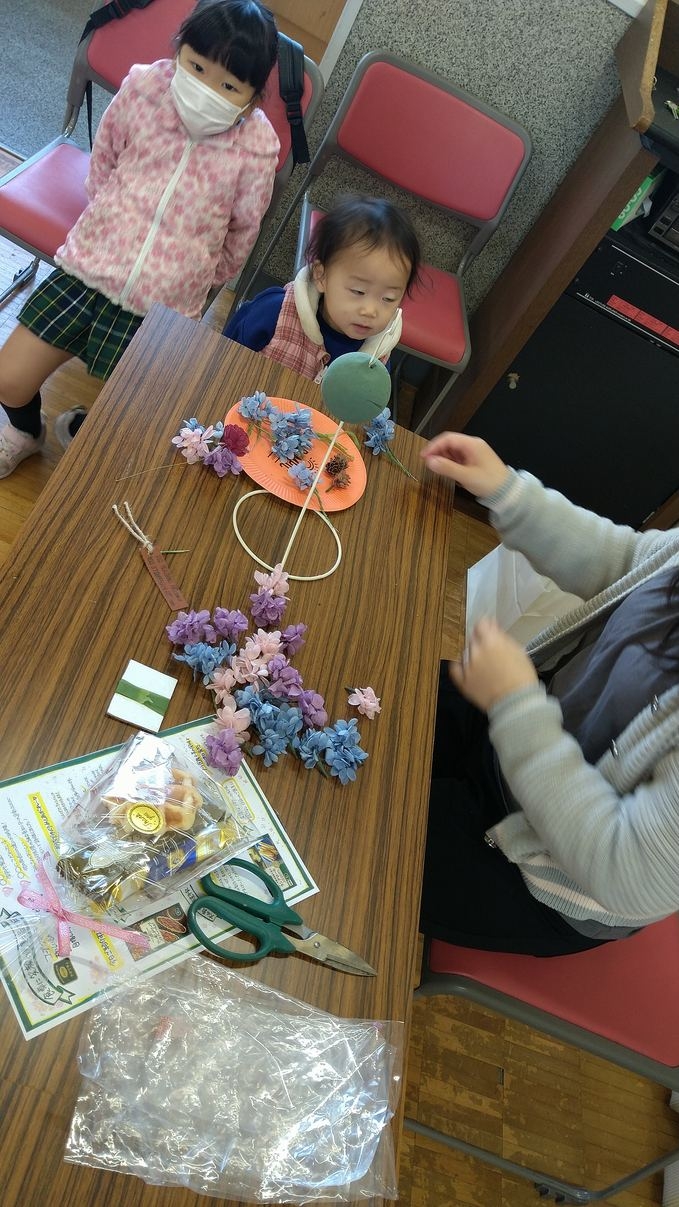 みんなでチャレンジ!あじさいボールを作ろう!
【倉敷エリア西阿知南コープ委員会】