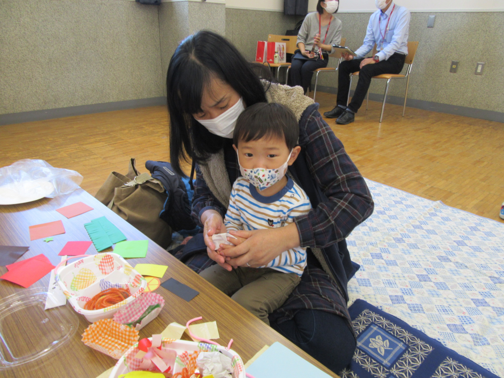 親子企画第2弾“ピクニック気分をあじわおう!!～秋を感じて作ってあそぼう～”
【倉敷エリア子育て応援PJ】