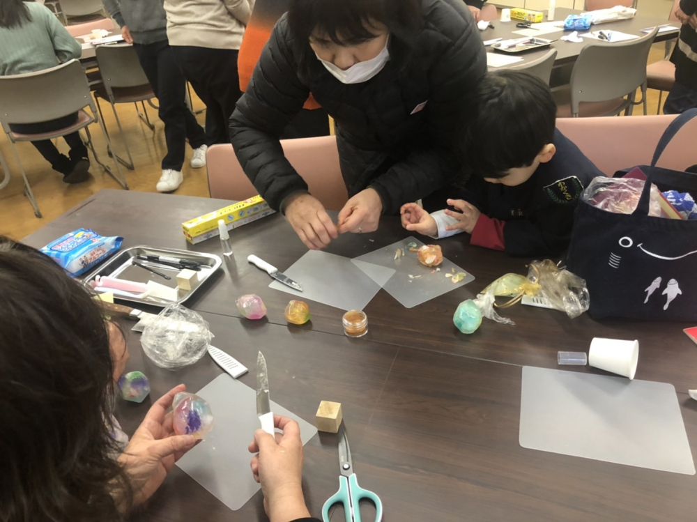 宝石せっけんを作りましょう
【岡山西エリア岡山西コープ委員会】