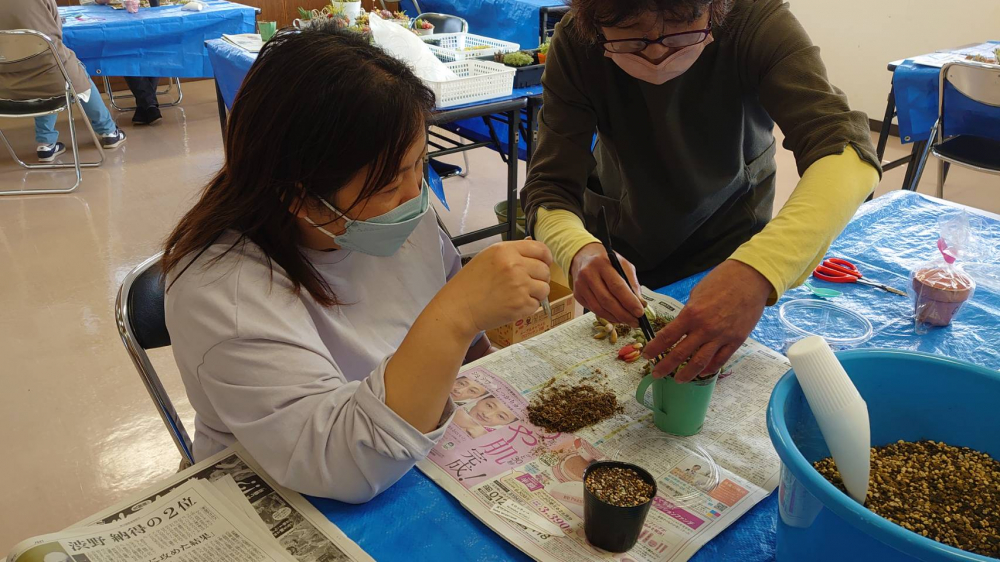 多肉植物の寄せ植えしましょ!
【岡山西エリア建部南コープ委員会】