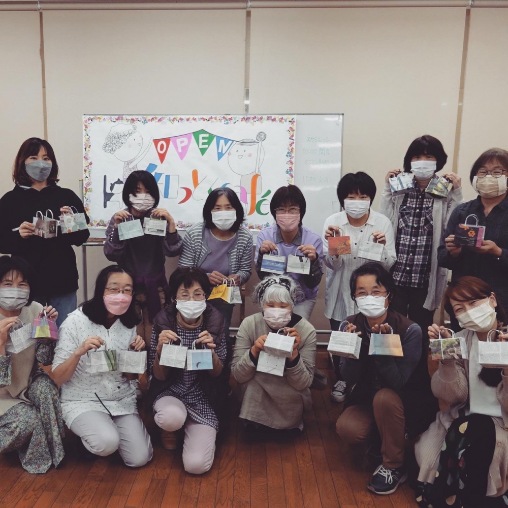 知っとくcafé～ミニミニ新聞バッグを作ろう～
【井笠エリアあつまれなかまPJ】