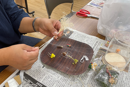 ボトルフラワーアレンジメントを作ってみませんか
【倉敷エリア琴浦西コープ委員会】
