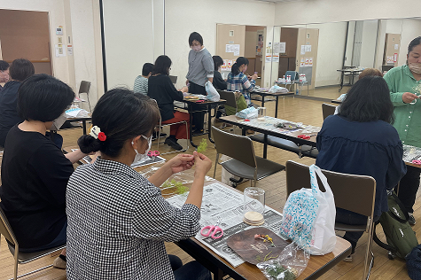 ボトルフラワーアレンジメントを作ってみませんか
【倉敷エリア琴浦西コープ委員会】