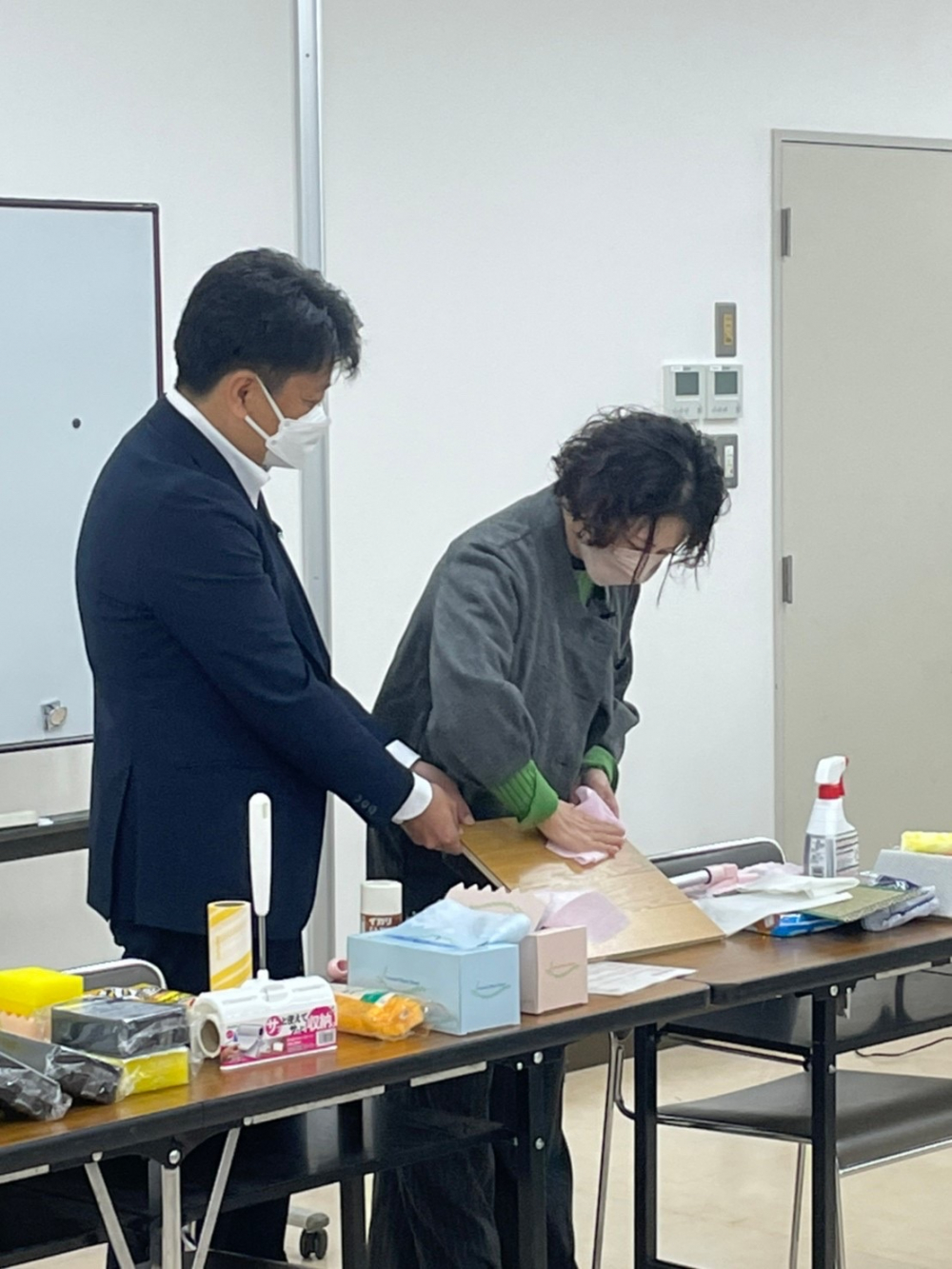 アズマ工業(株)セミナー　~プロに学ぶ、お掃除術～
【美作エリア東小コープ委員会】