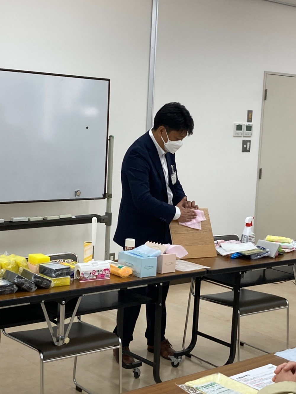 アズマ工業(株)セミナー　~プロに学ぶ、お掃除術～
【美作エリア東小コープ委員会】