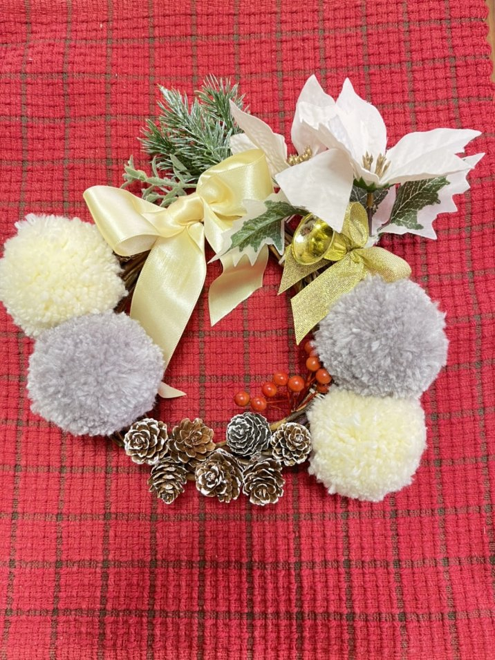 少し早いけど　ポンポンでクリスマスリース作り
【美作エリア鶴山コープ委員会】