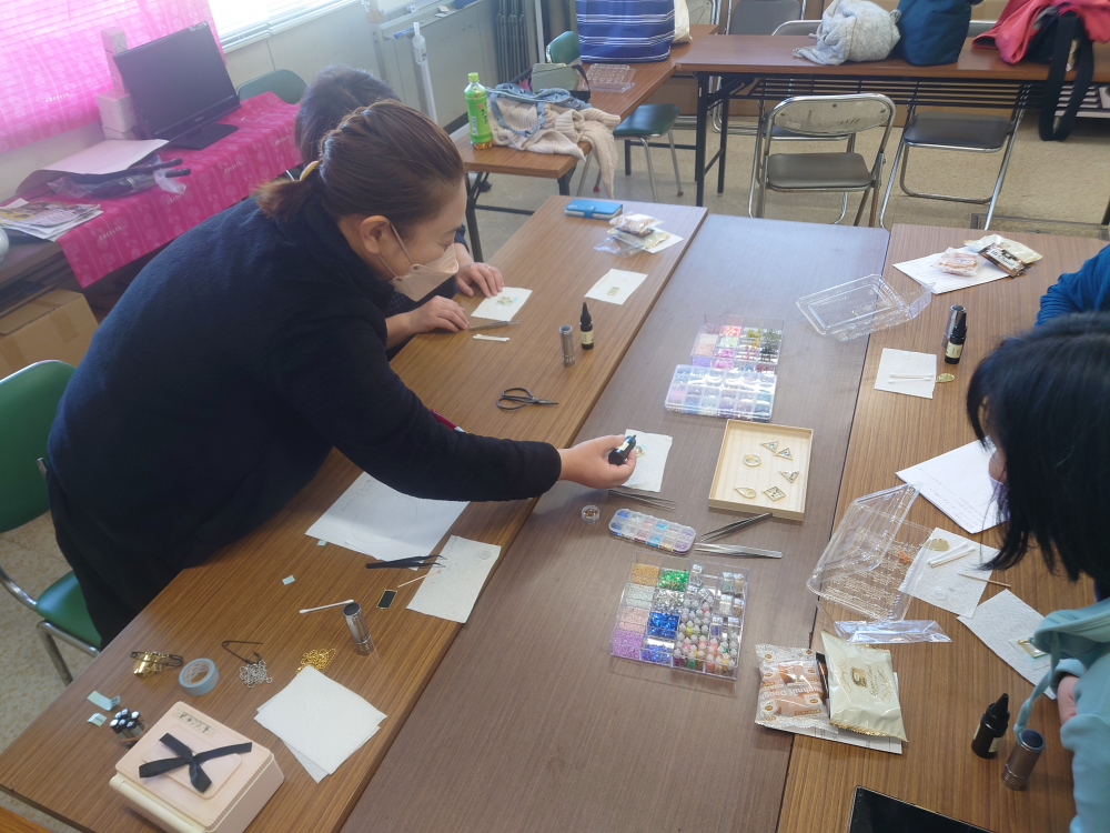 UVレジンでキーホルダーを作ろう
【岡山東エリア国府・美和コープ委員会】