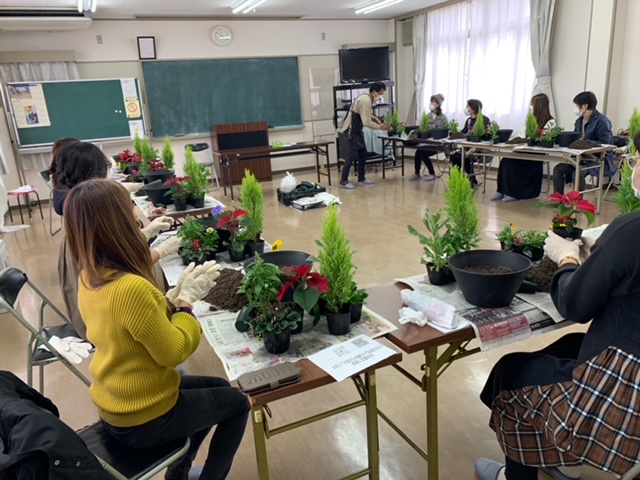 季節のお花&植物で　寄せ植えワークショップ
【岡山西エリア横井コープ委員会】