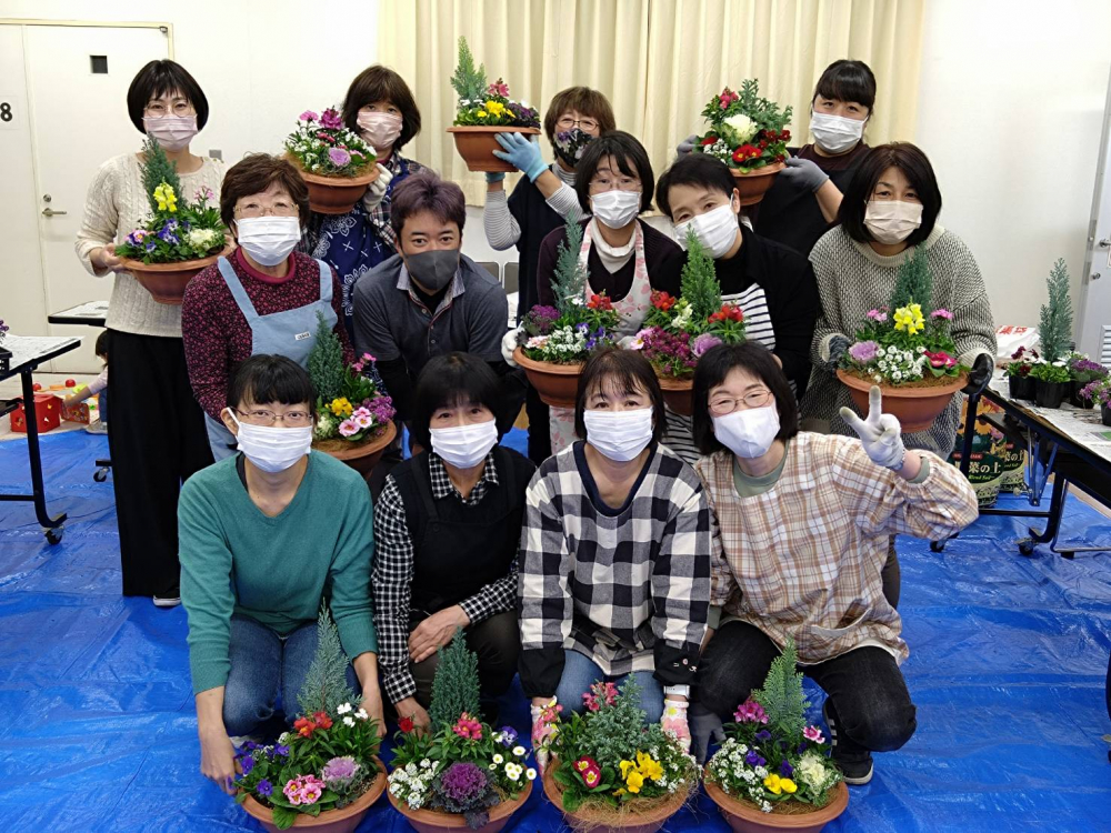 ハッピーガーデニング　クリスマス～お正月を華やかに彩ろう
【井笠エリア鴨方東コープ委員会】