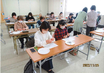 とんぼ玉でアクセサリーを作ろう
【井笠エリア笠岡中央コープ委員会】