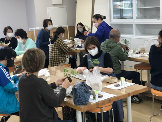 つくってみよう!わたしだけの苔玉～秋のひとときいやされませんか?～
【岡山東エリア地域応援PJ】