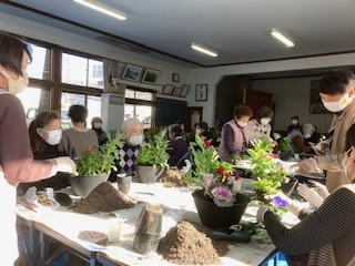 お正月の寄せ植え
【岡山西エリア牧石北コープ委員会】