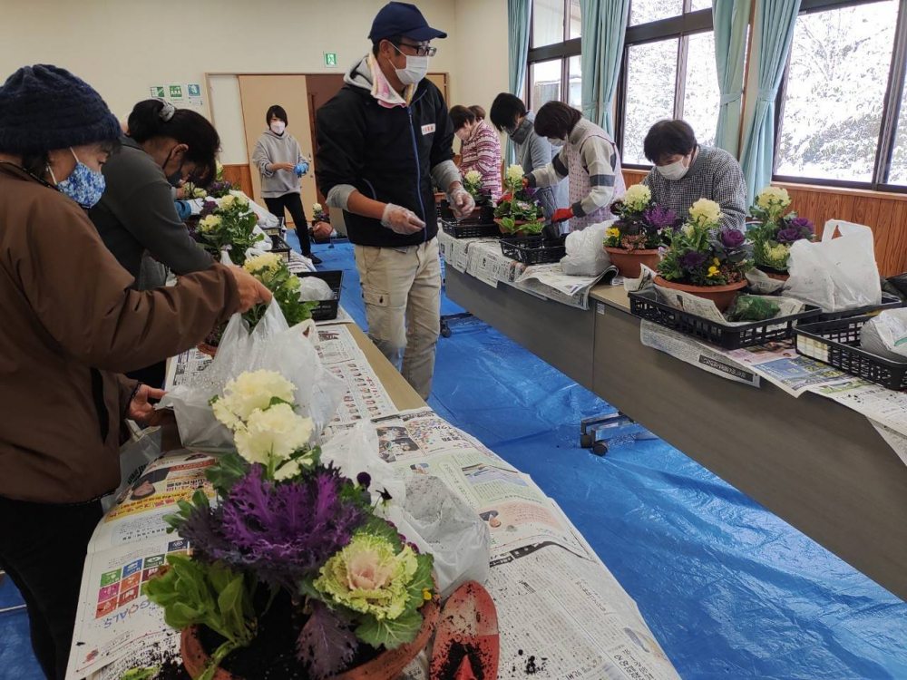 お正月を彩る寄せ植え
【美作エリア久世コープ委員会】