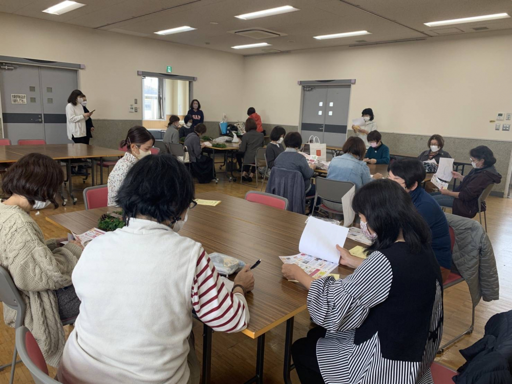 素敵なクリスマスリースを作りましょ!
【倉敷エリア大高東コープ委員会】