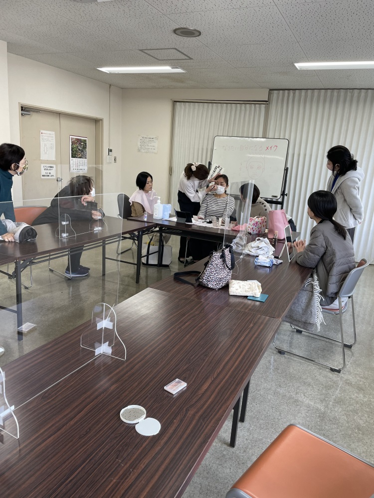 メイクレッスン　in　矢掛
【井笠エリア矢掛コープ委員会】