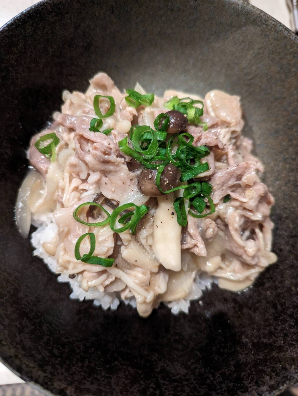 コープおかやま豚セミナー～塩豚きのこ丼～
【美作エリア一宮コープ委員会】