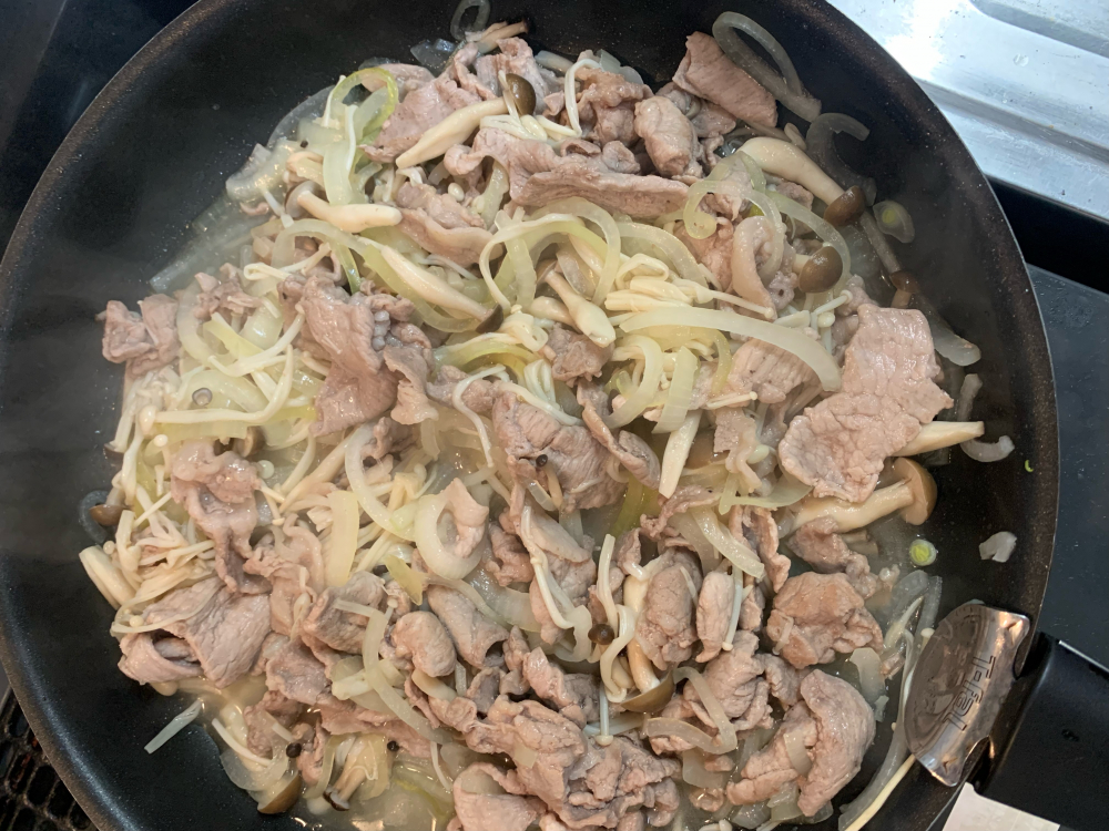 コープおかやま豚セミナー～塩豚きのこ丼～
【美作エリア一宮コープ委員会】