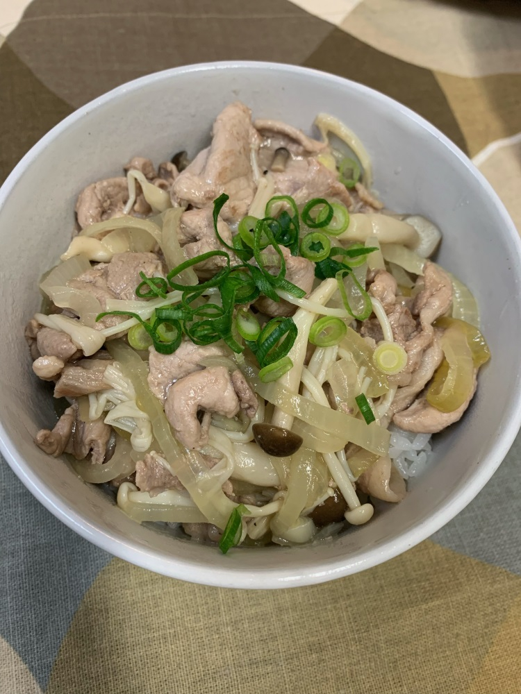 コープおかやま豚セミナー～塩豚きのこ丼～
【美作エリア一宮コープ委員会】