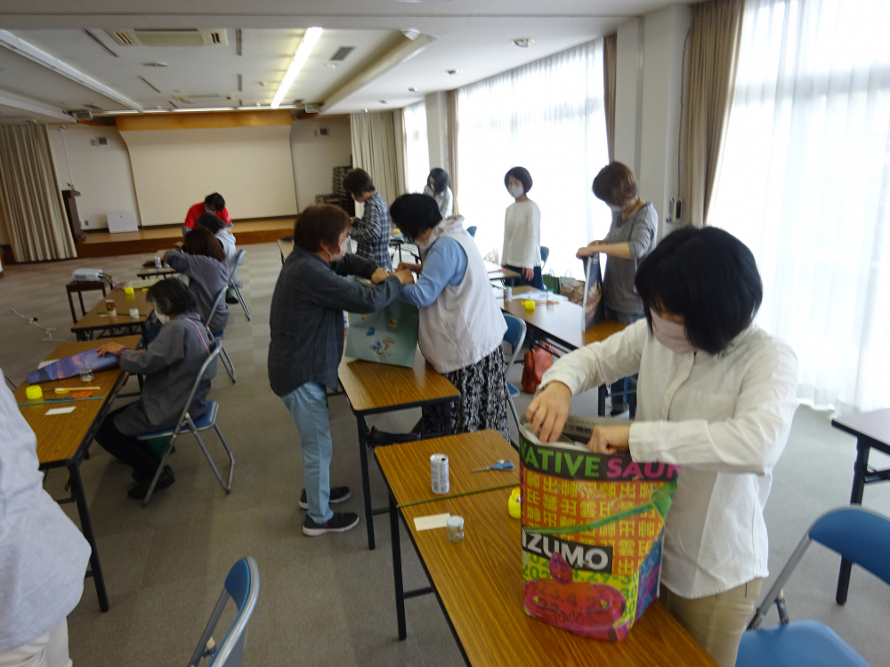知っとくcafé～大きい新聞バックを作ろう～
【井笠エリアあつまれなかまPJ】
