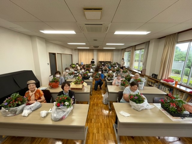 プロの園芸屋さんが来ます!夏花の寄せ植え
【美作エリア鏡野コープ委員会】