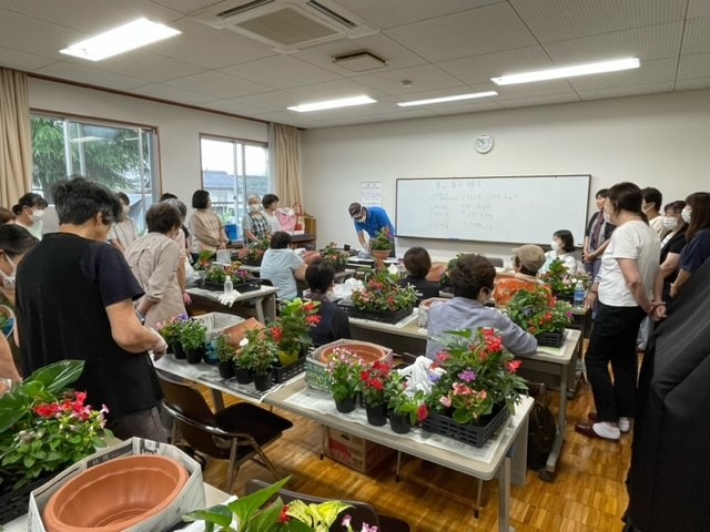 プロの園芸屋さんが来ます!夏花の寄せ植え
【美作エリア鏡野コープ委員会】