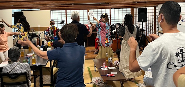 沖縄三線音楽会とコープのお菓子
【岡山西エリア野谷コープ委員会】