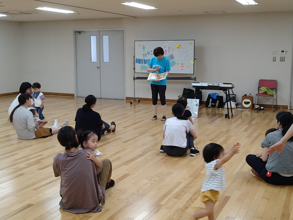 おやこdeリトミック♪
【岡山東エリアマミパピ委員会】