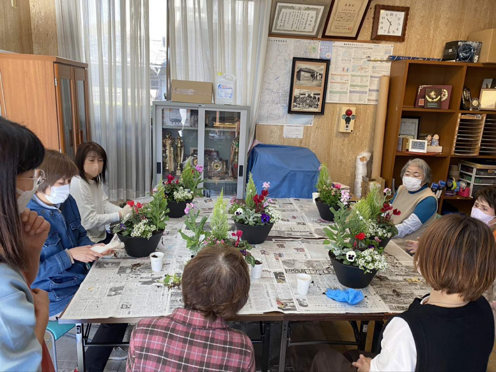 クリスマスの寄せ植えしませんか?
【岡山西エリア鯉山コープ委員会】