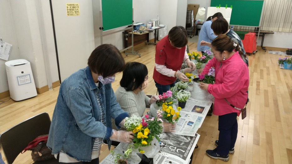 みんなでチャレンジ　冬の寄せ植え
【倉敷エリア西阿知南コープ委員会】