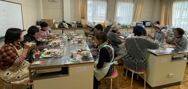 おいしさ実感!Cコレ&年末おすすめ商品お知らせ活動
【美作エリア鏡野コープ委員会】
