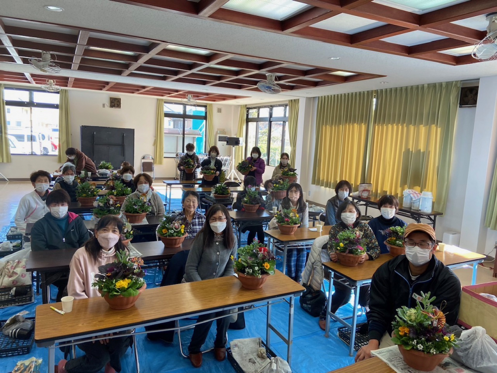 お花の寄せ植えを楽しもう
【美作エリア久米北コープ委員会】