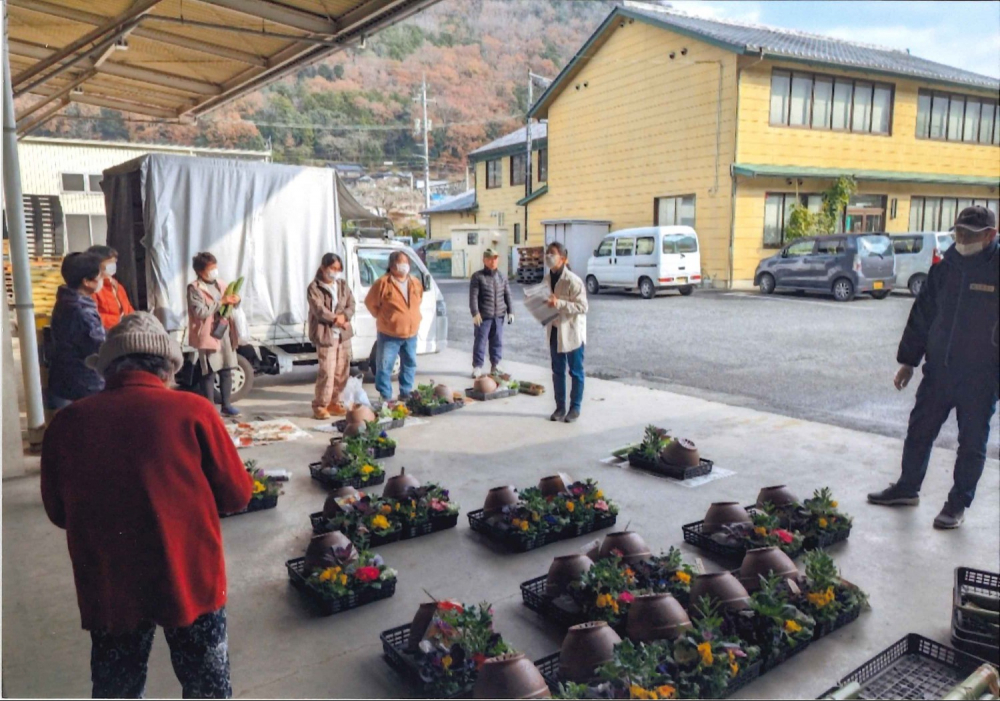 冬の寄せ植え　お正月バージョン
【備北エリア高梁北コープ委員会】